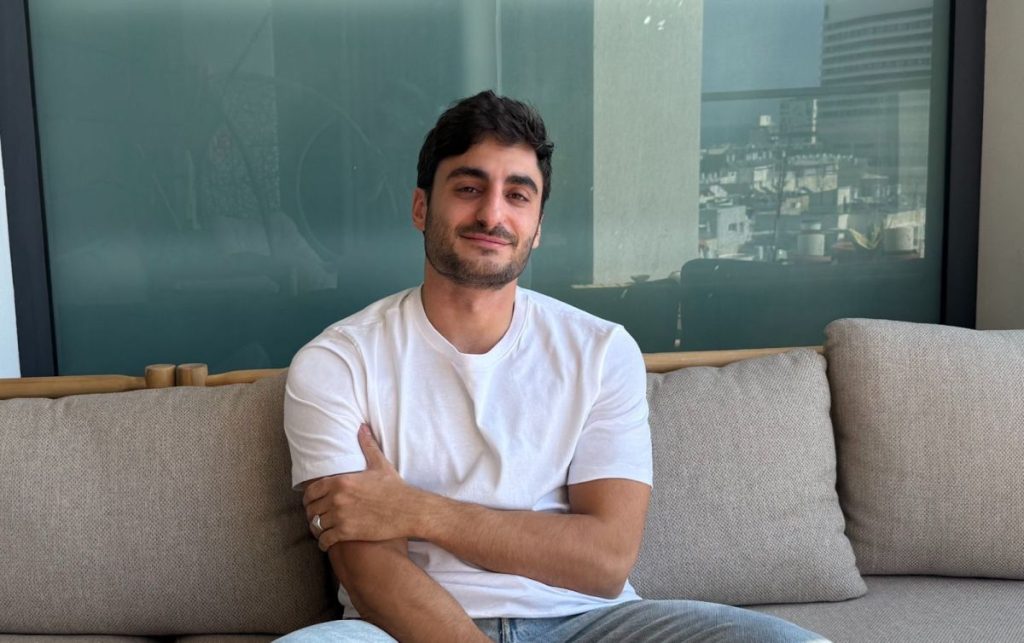 Ashton Kutcher entra pra jogar VC, Base44 lança modelo próprio e a Riverside quer virar newsletter