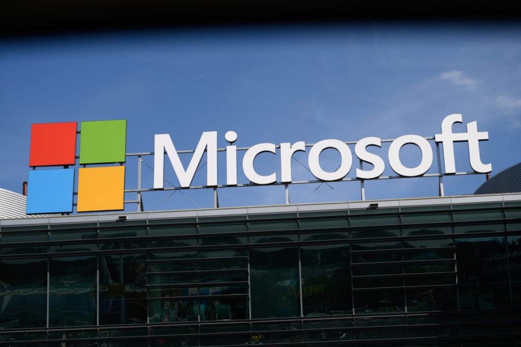 Microsoft cria sua própria empresa de implantação de IA com aporte de US$ 2,5 bilhões